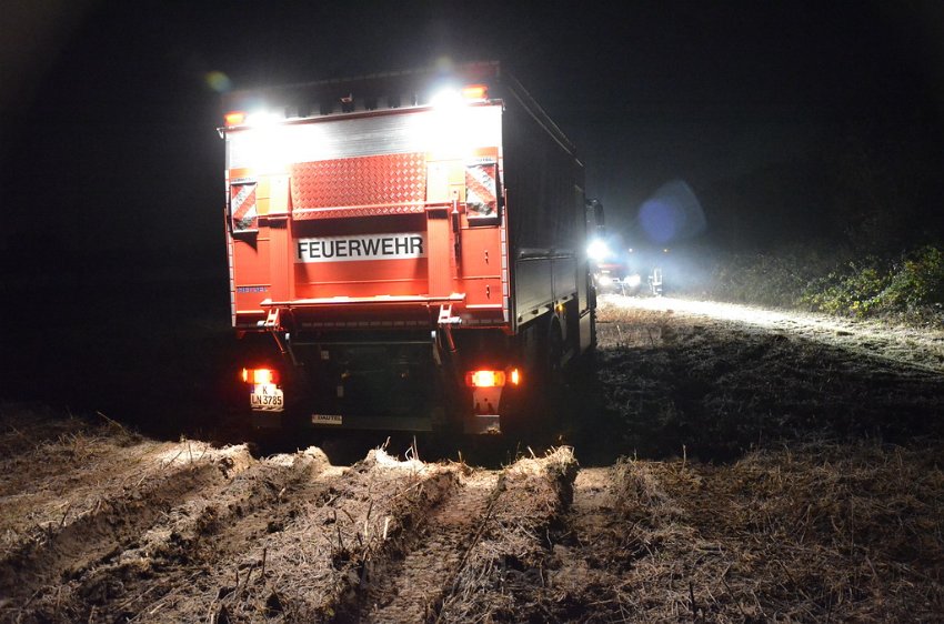 Einsatz BF Koeln Kfz geborgen Porz Josef Lindner Weg P66.JPG